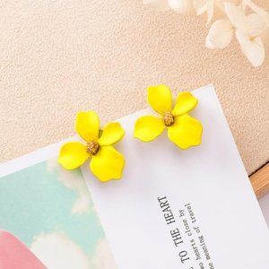 ✨NEW!✨Cute Yellow Flower Stud Earrings!